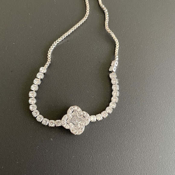 Synthetic white sapphire necklace and bracelet set - Picture 5 of 8